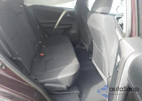 2018 Toyota Rav4 Xle z USA, uszkodzony, nr VIN 2T3WFREV0JW444820